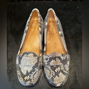 Vionic Blue and Cream Snakeskin Pattern Loafers